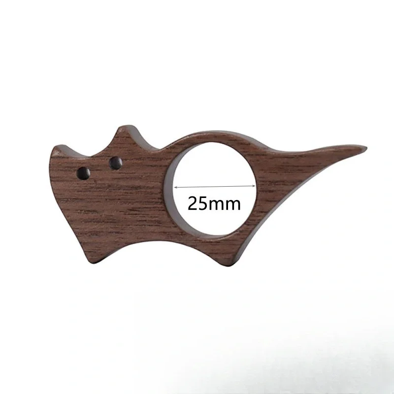 

Деревянная закладка для книги в форме котенка