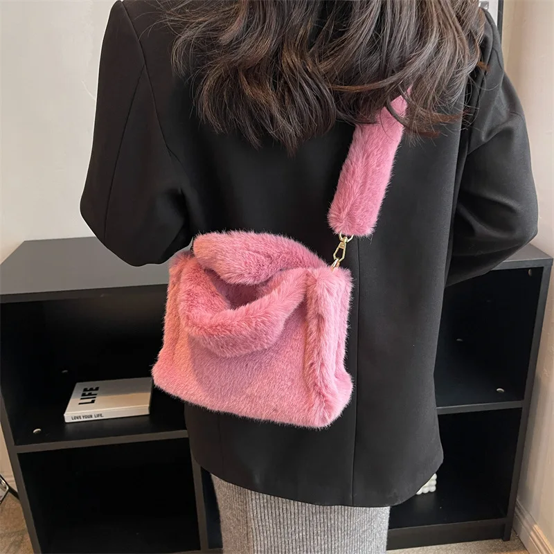 

Зимняя модная дизайнерская сумочка для женщин с длинным ремешком, мягкая фетровая плюшевая маленькая сумка-тоут для подмышек, женские сумк...