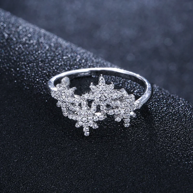 

Women's new European Creative Personality Snowflake Index Finger Ring 3A Zircon High-Quality Gift Party Wedding Jewelry