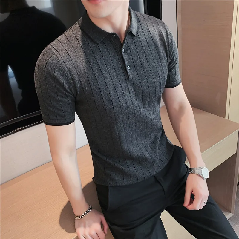 

Мужская трикотажная рубашка-поло с коротким рукавом, в темную полоску