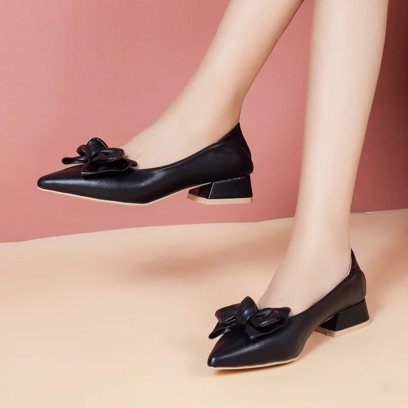 Туфли женские на среднем каблуке пикантные заостренный носок бант квадратный