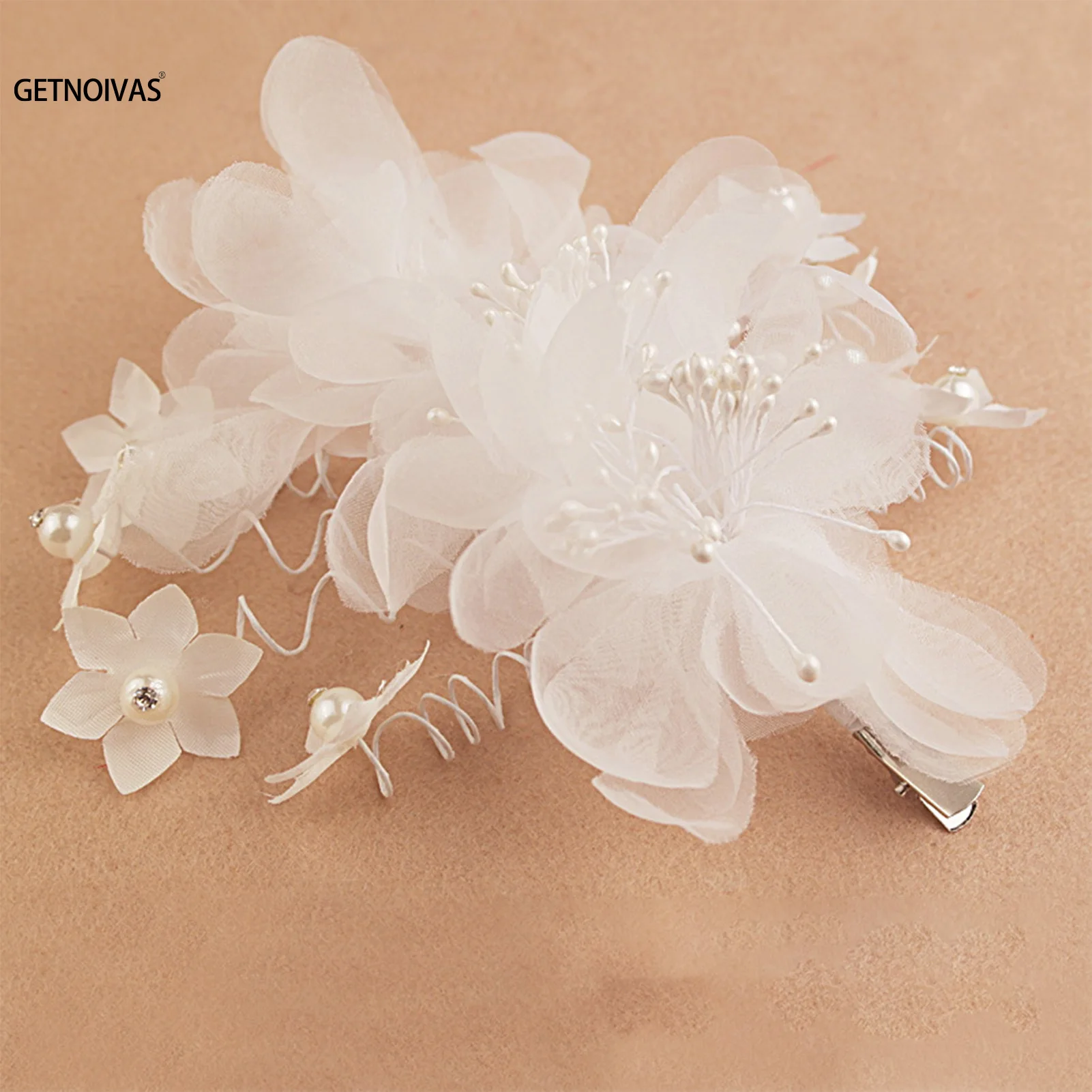 Женская заколка для волос ручной работы белая в цветочек