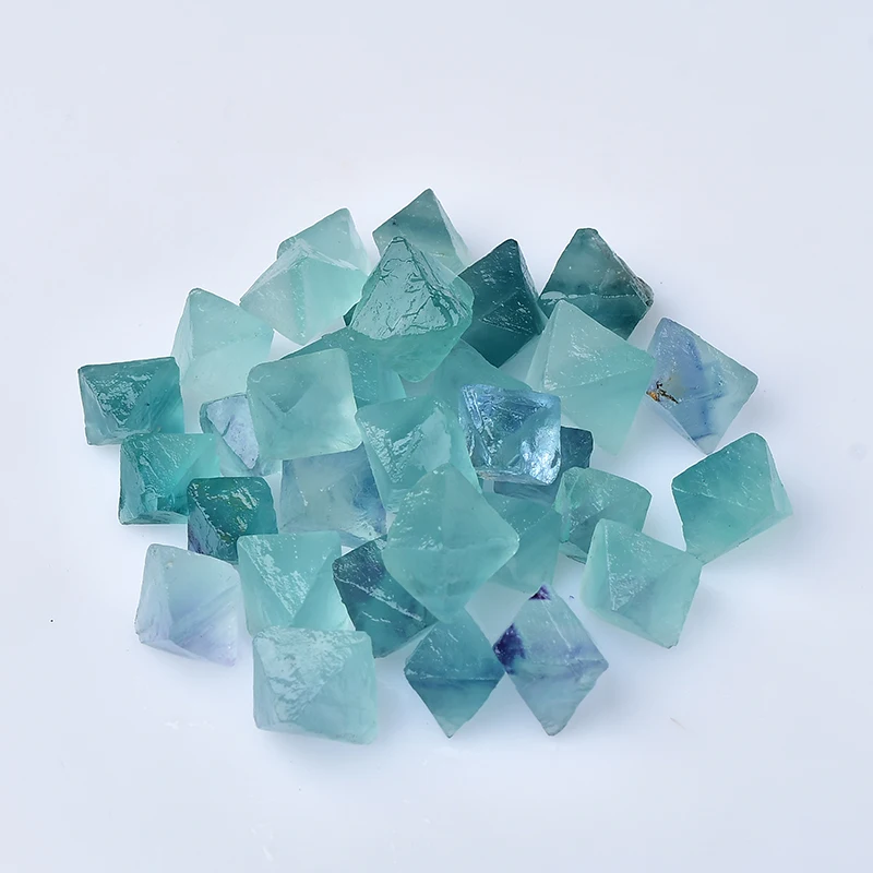 

Натуральные кристаллы зеленого флюорита RYCRYSTAL