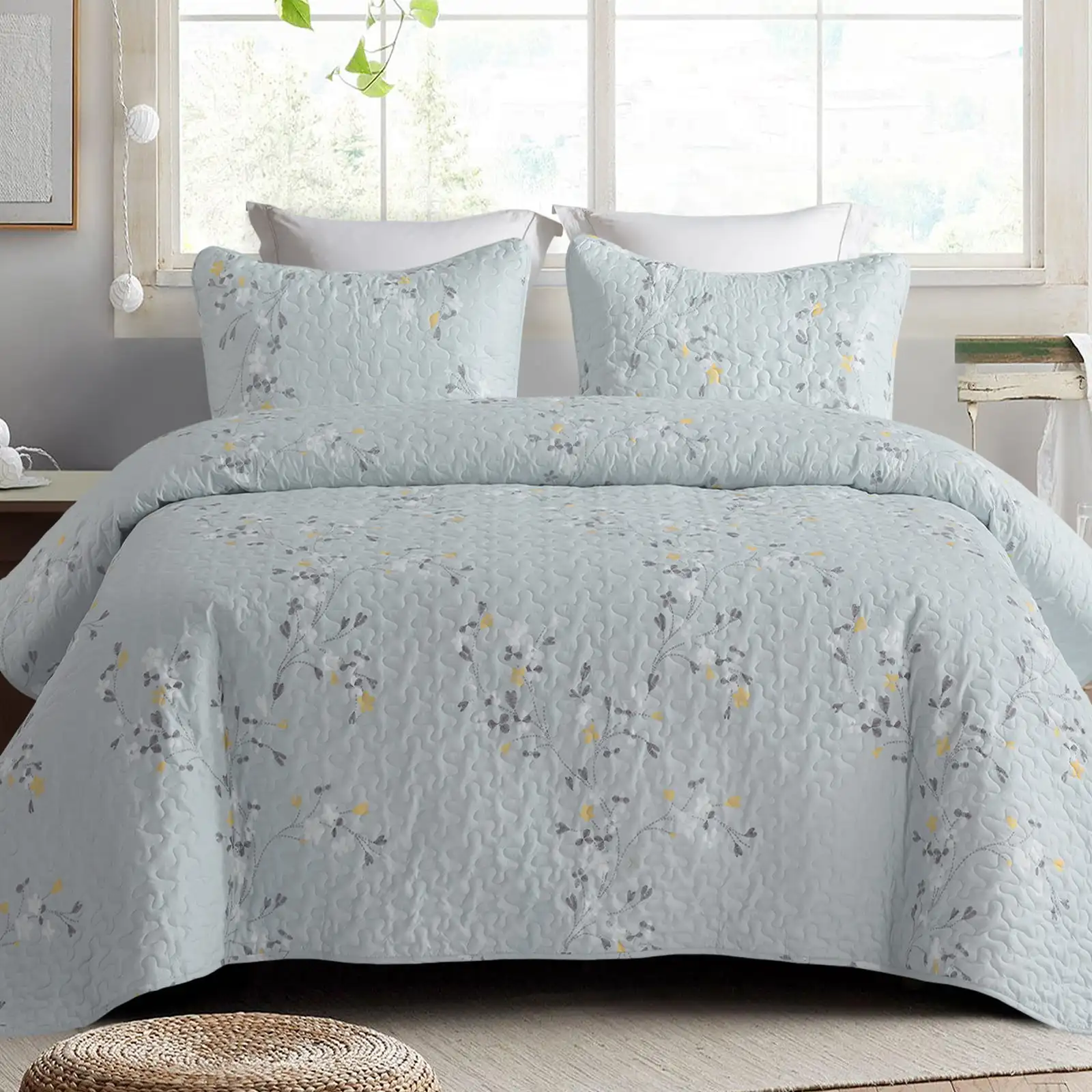 

Microfiber King Size Quilt Set for All Seasons 3 Piece Flower Pattern Bedspread/Coverlet/Bedding Set with 2 Shams Lightweight an