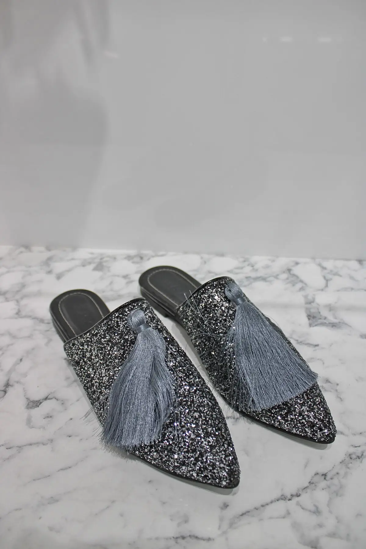 

Silver Tassels Women 'S Slippers