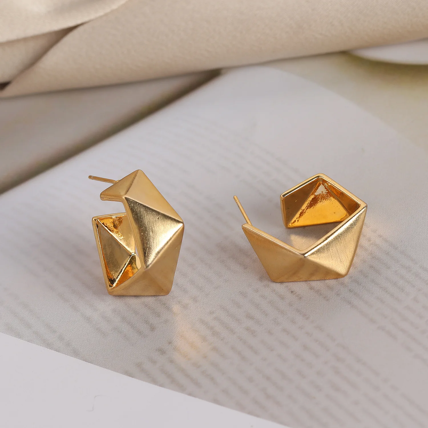Punk Irregular Geometric Drop Stud Earrings for Women Female Fashion Exaggeration Dangle Statement Metal Party Jewelry Gifts