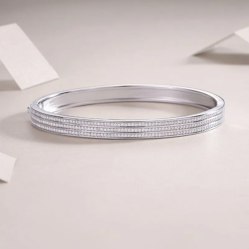 Женский Браслет-манжета из серебра 925 пробы с муассанитом