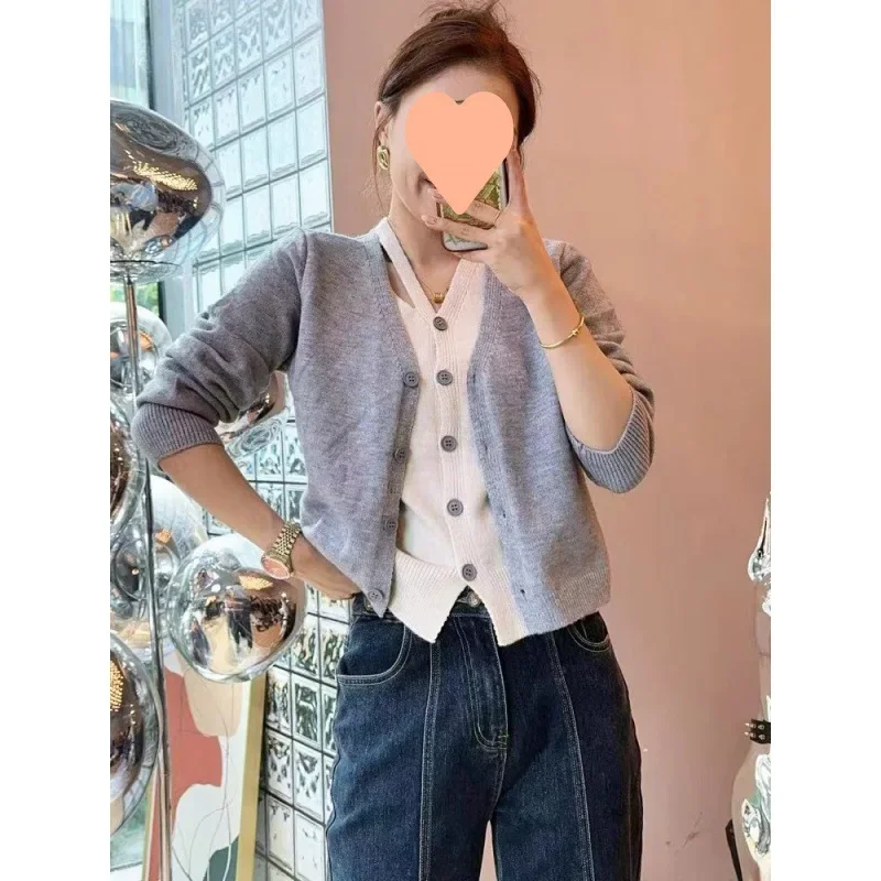 Женский трикотажный свитер с длинным рукавом осенняя коллекция