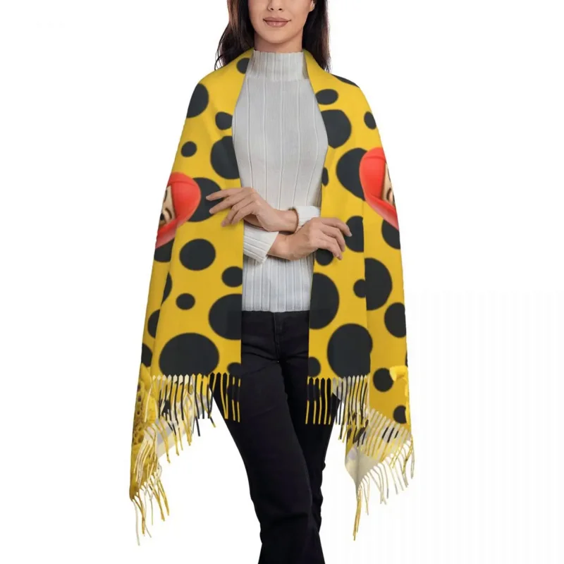 Рисунок 3 - Стильные зимние теплые шали Yayoi Kusama в горошек