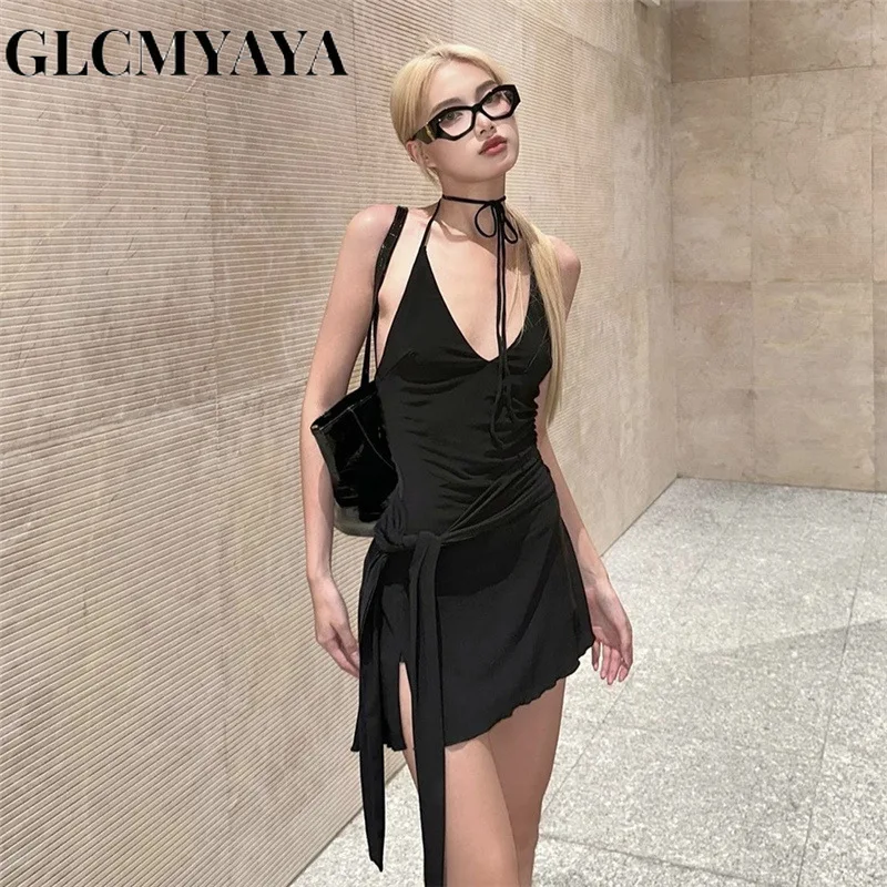 Женское мини-платье с завязкой на шее и открытой спиной без рукавов