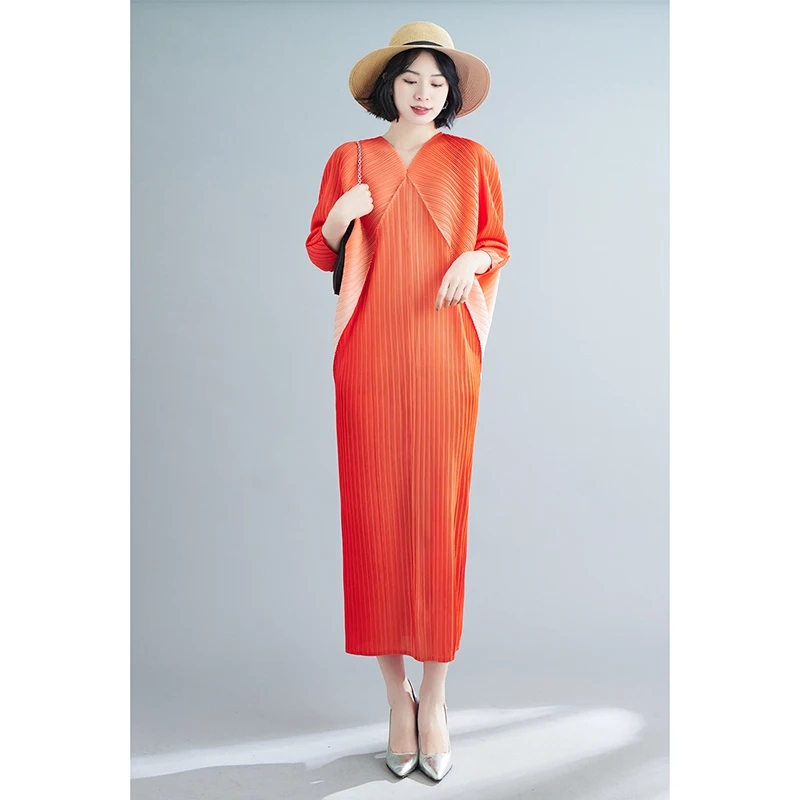 

Woman dress 2022 New Miyake Pleated Fashion High Street Loose Plus Size Batwing Sleeve V-Neck Mid-Calf Folds Dresses Tide