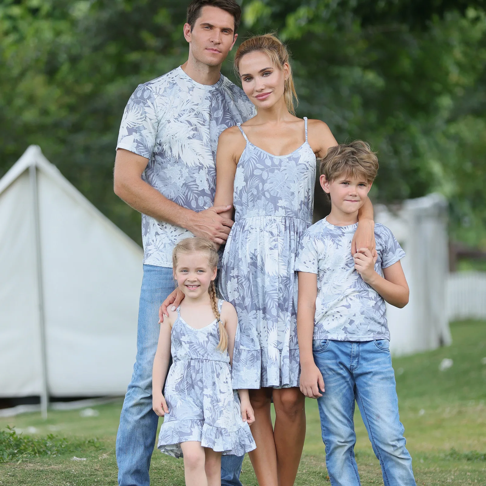 

Family Matching Outfits Family Clothing Father Son Letter T-shirt Mom and Daughter Love Print Suspender Dress Summer Outfits