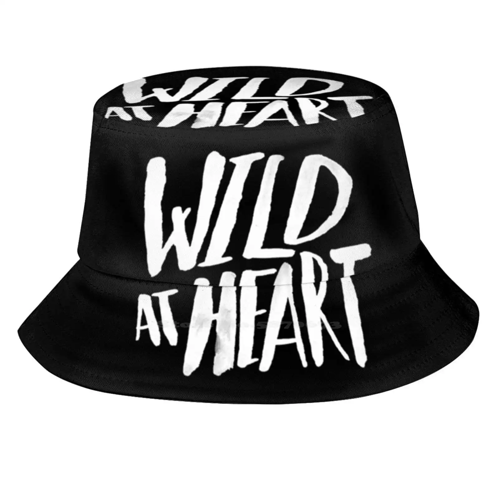 

Черно-белая женская шляпа с надписью Wild At Heart X