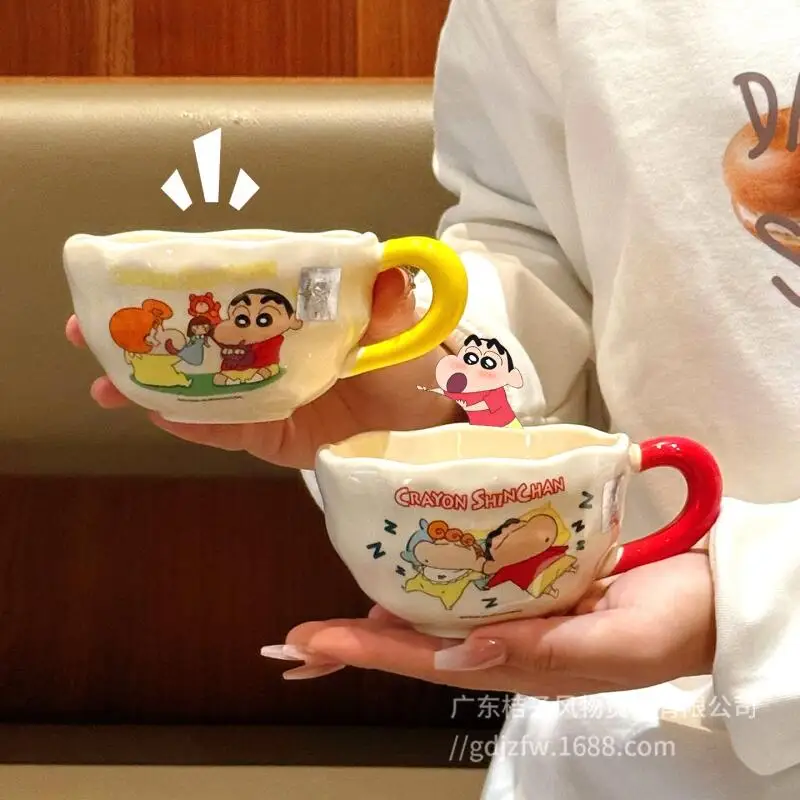 Фото Керамическая кружка Kawaii Crayon Shin Chan, милая мультяшная чашка для завтрака, домашняя/офисная кружка для воды, портативная кружка для кофе, для ежедневного использования №1