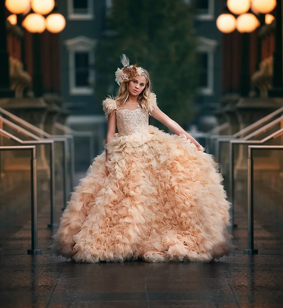 Элегантные платья цвета шампанского