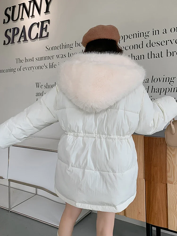 Женская зимняя куртка-пуховик с меховым капюшоном