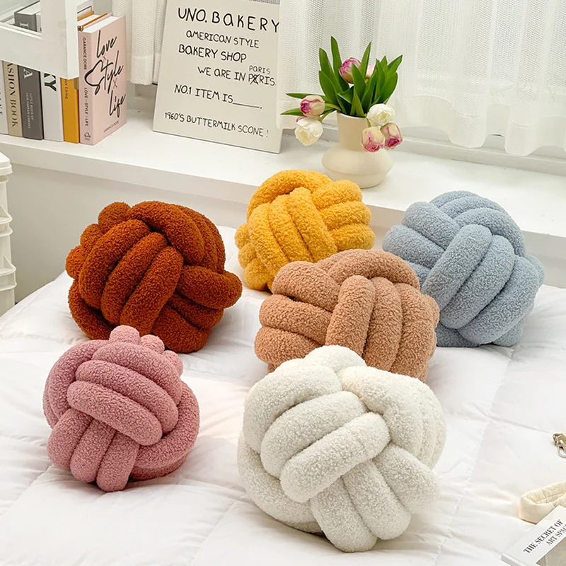 

28cm Hand-woven Knotted Plush Ball Throw Pillow Lamb Velvet Cushion Sofa Decorative Pillows Bedroom Round Cushion Toys for Kids