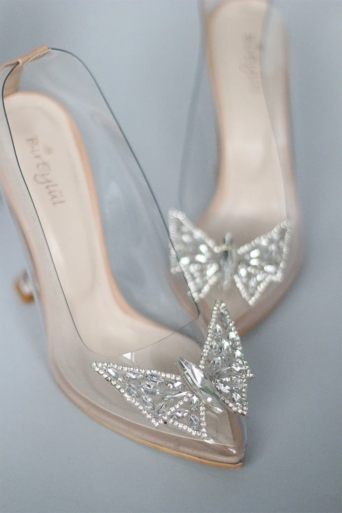 

Женские туфли на шпильке, с бабочкой и камнями, прозрачные вечерние туфли на каблуке-шпильке, специальный дизайн, свадьба, помолвка, отдых, в...