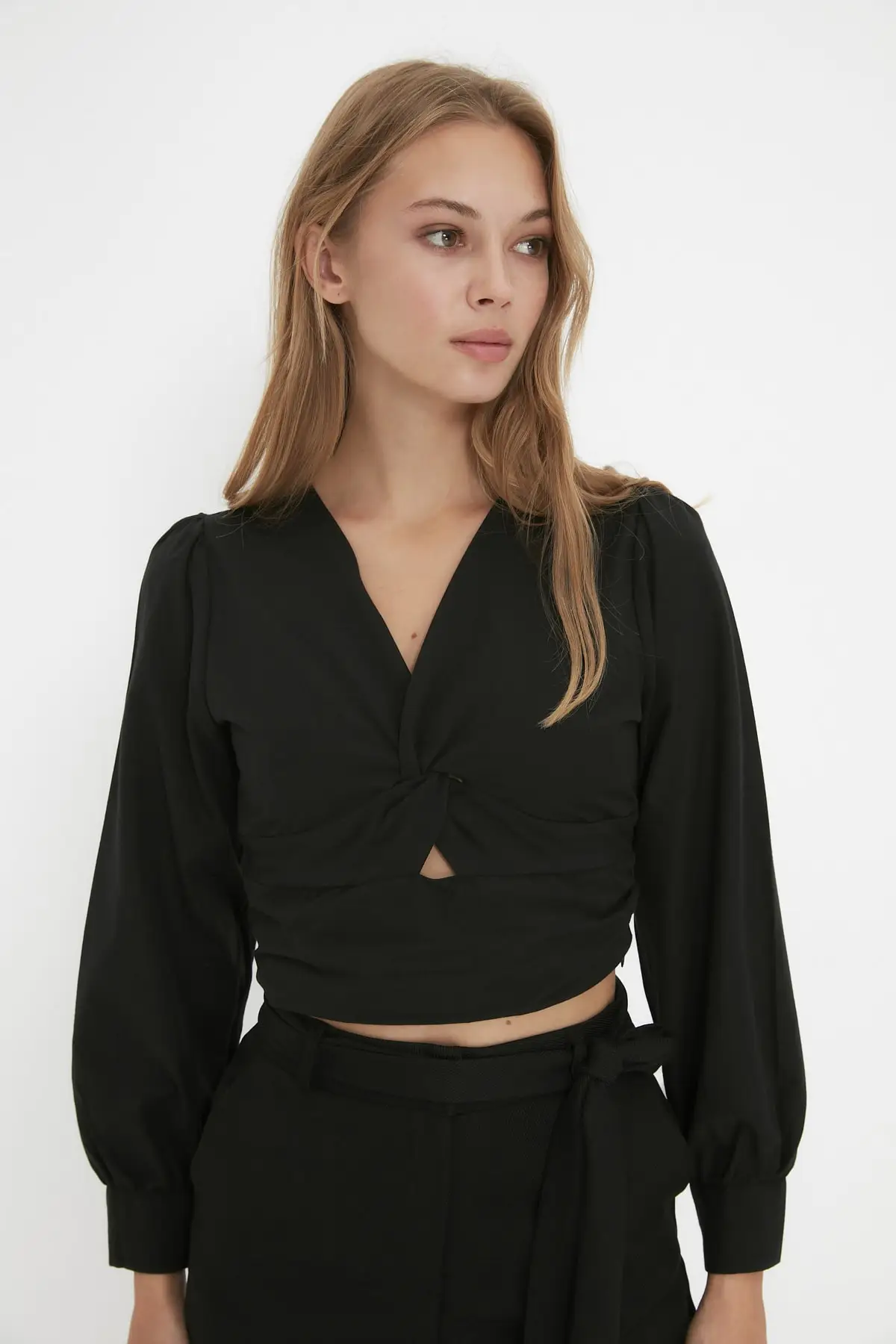 

Trendyol Petite V Collar Blouse TWOAW22BZ0730