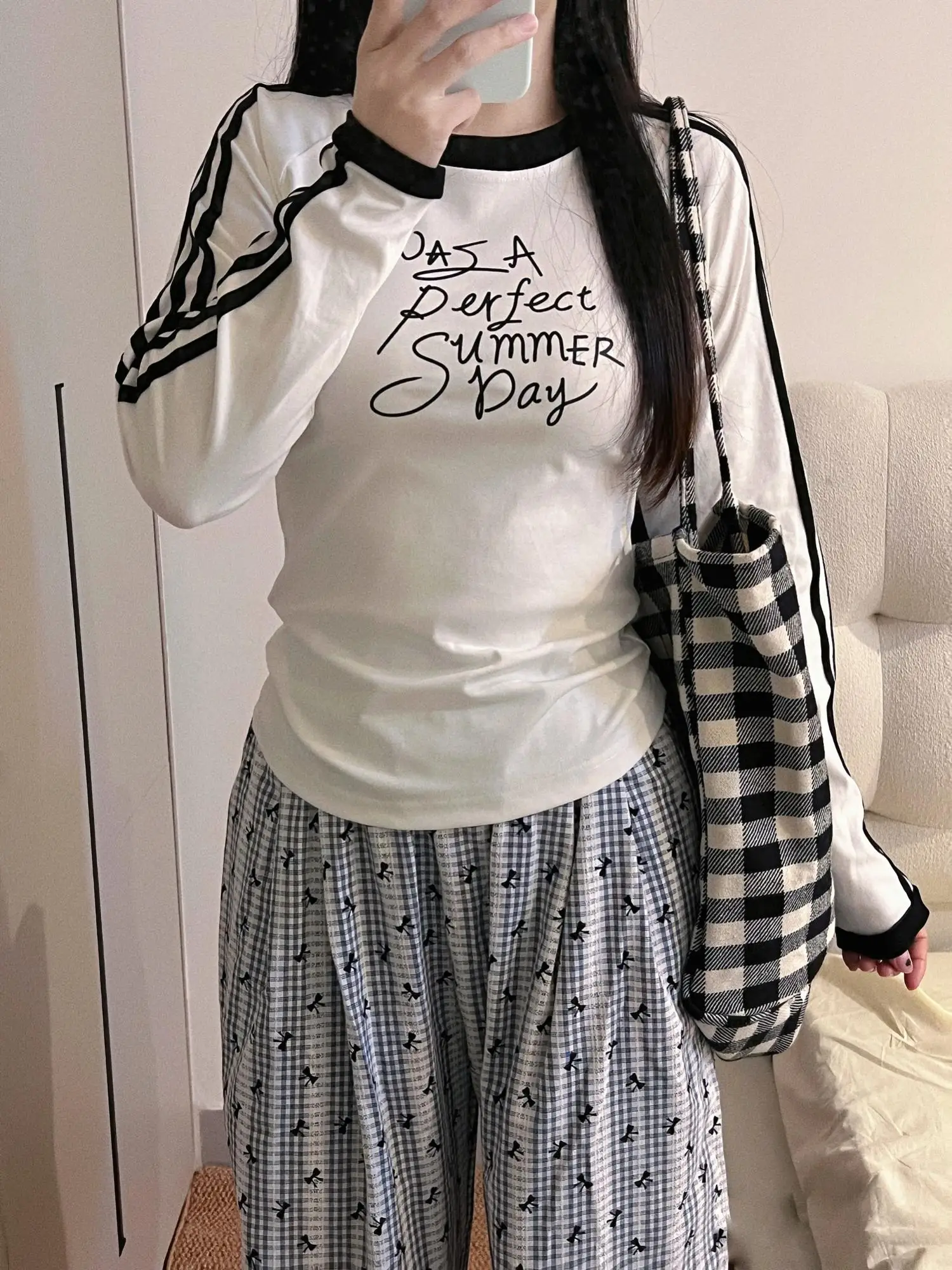 Guwu Rabbit Pill с буквенным принтом и круглым вырезом слегка широкая свободная рубашка