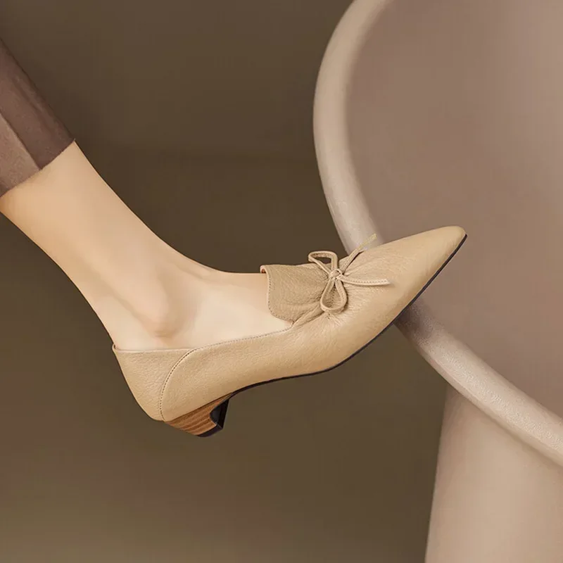 Офисные женские элегантные черные туфли на среднем каблуке с острым носком