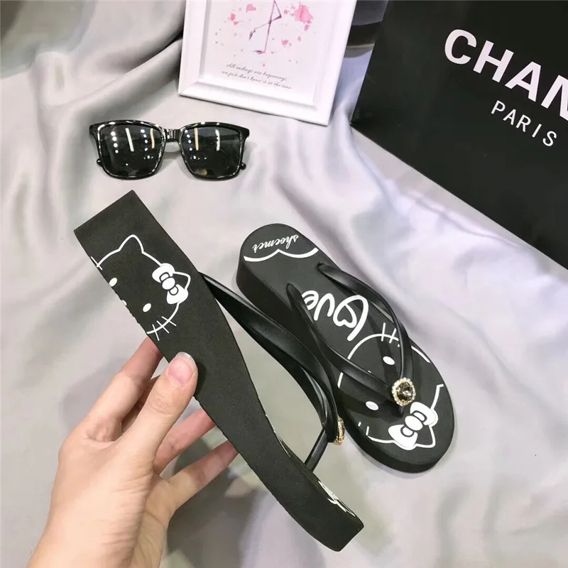 

Kawaii Hellokitty Slippers Sanrio Cartoon Cute Girls Increase Flip-Flops Summer Outdoor Non-Slip Diamond-Studded Sandals