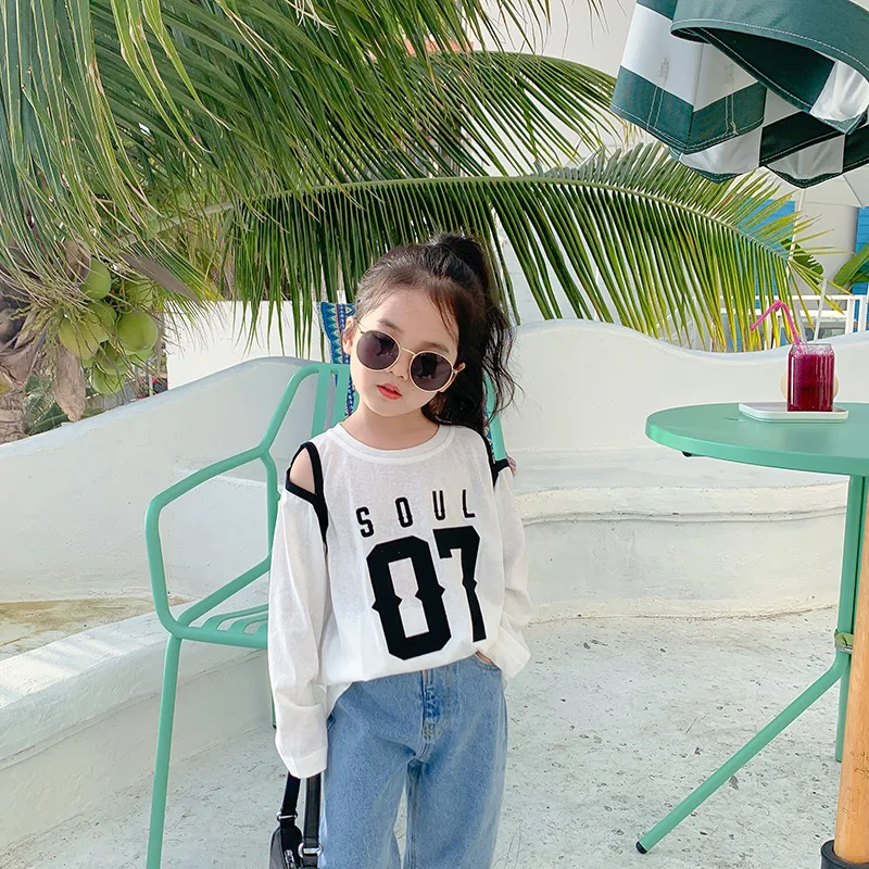 

2022 Girls' spring new off shoulder bottom letter T-shirt fashion loose large medium and long top shirt 3-194