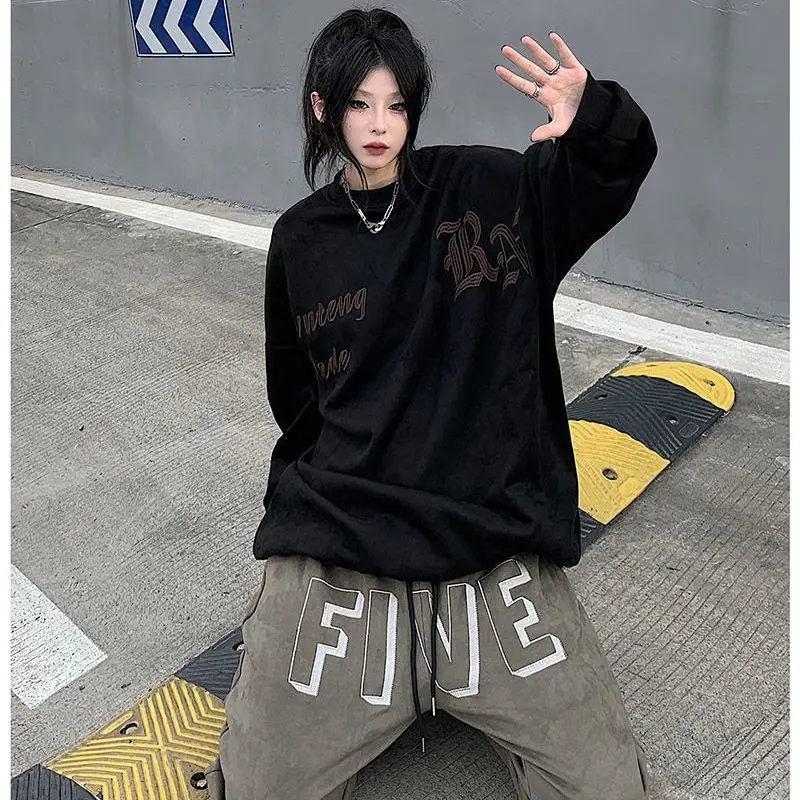 

Свитшот женский Готический большого размера с надписью и круглым вырезом