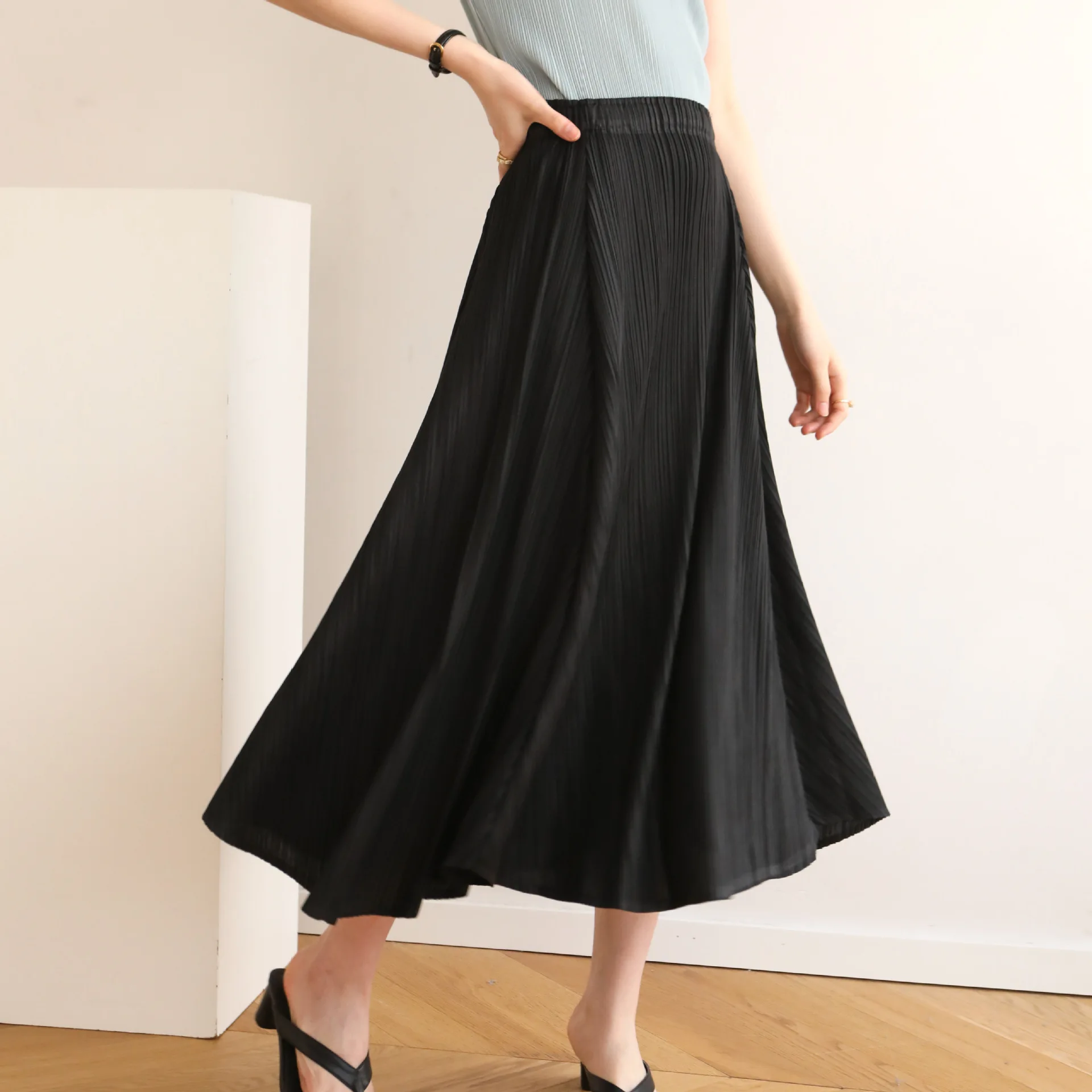 Spring New 2022 Miyake Pleated Ladies Casual Fashion Temperament Commuter High Waist Skirt (Double Layer Fabric)