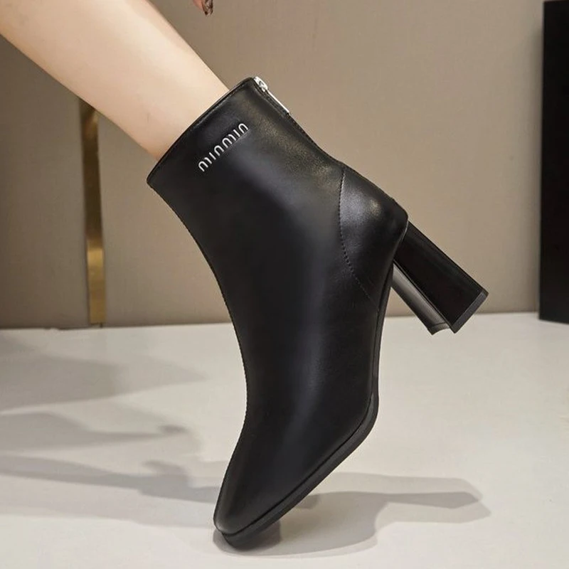 Женские ботильоны на высоком каблуке с квадратным носком кожаная зимняя обувь