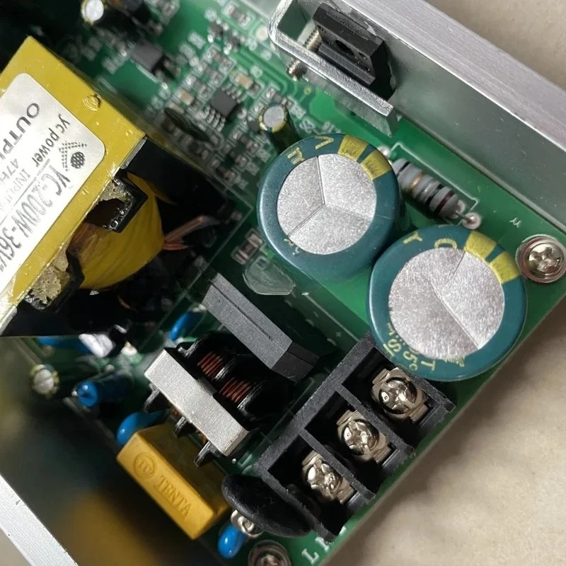 Фото Профессиональный сценический прожектор YC-COB200-2S COB Par Light 200W с алюминиевым корпусом, 12В/24В/38В/32В/36В, с винтовым переключателем. В наличии. №3