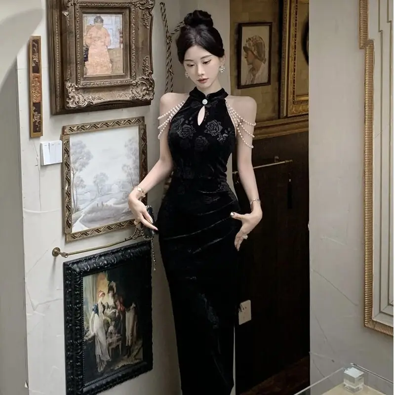 Фото Винтажное черное тонкое современное китайское платье Cheongsam с жемчугом, бархатное платье в стиле ретро, длинное Ципао, готическое женское эстетичное вечернее платье №1
