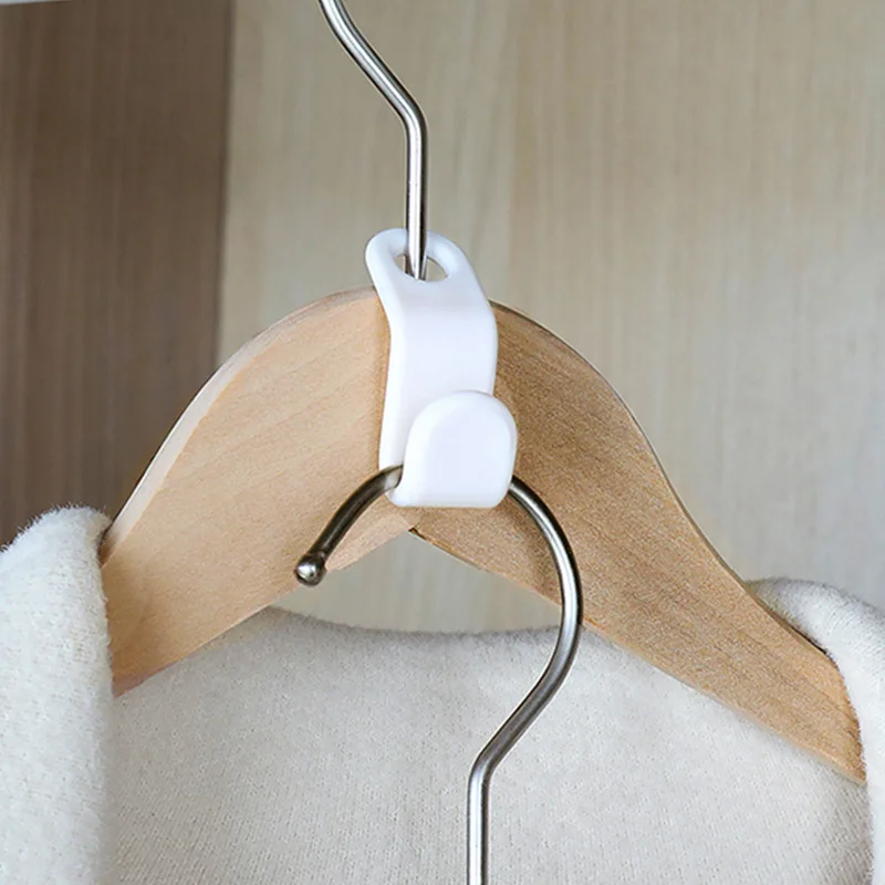 

The hanger connecting hooks can be stacked to save space and can be used to store multi-layer hangers in series hangers