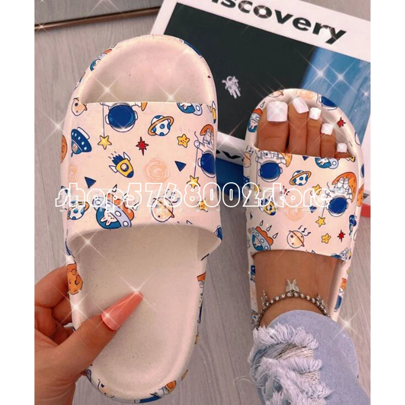 

Girls Summer Slippers Cute Cartoon Graffiti Slides Soft Platform Indoor Slippers Non-slip Bathroom Sandals Beach Flip Flops