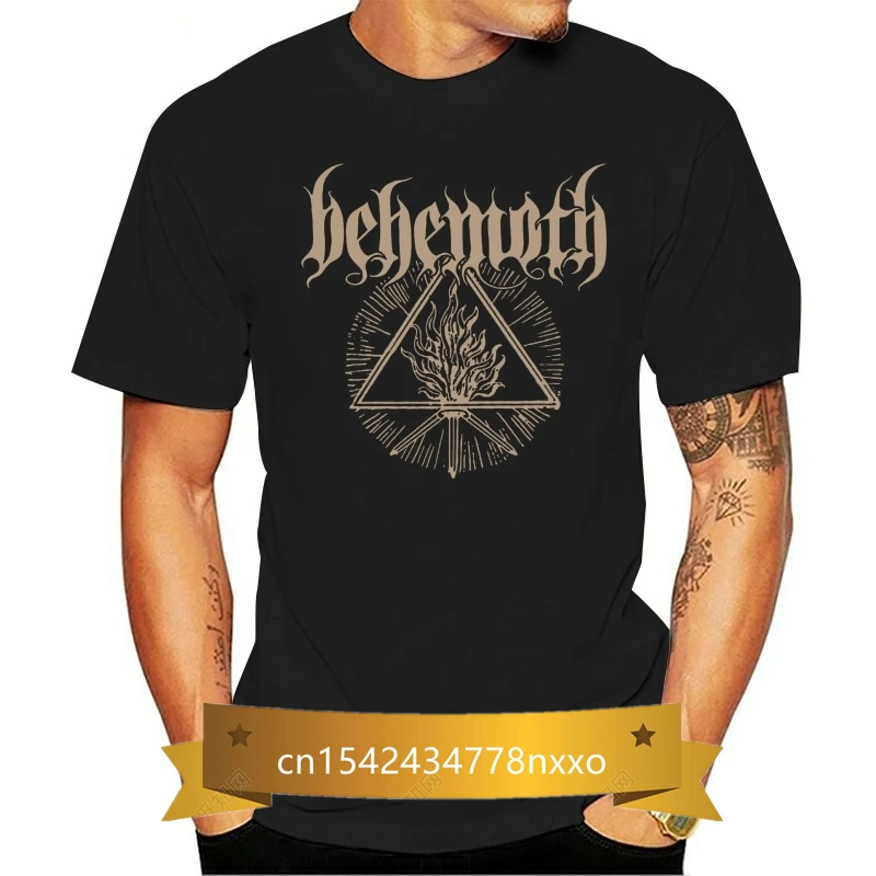 

Черная футболка с надписью «Behemoth»
