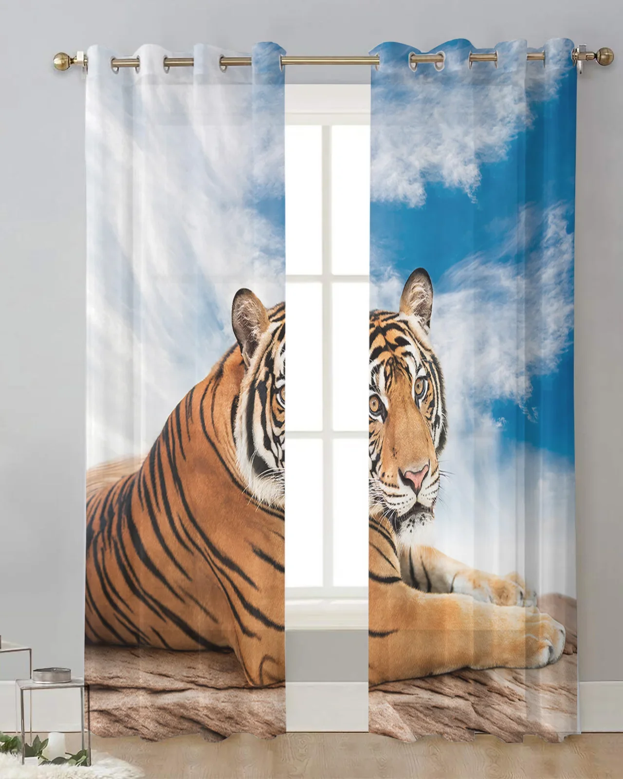 Шифоновые шторы с изображением голубого неба и тигра