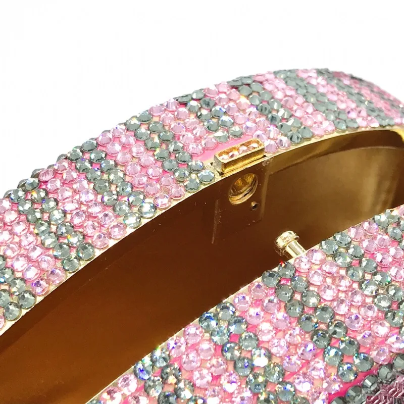 Рисунок 4 - Женские вечерние сумки розового цвета с кристаллами