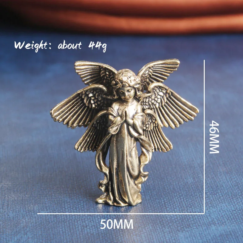 

Медная статуя ангела Купидон