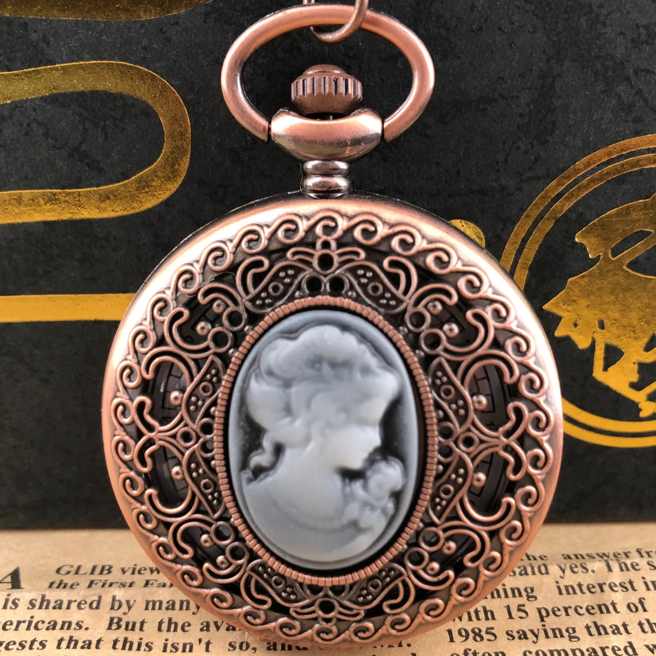 

Fashion Quartz Pocket Watch Portrait Arabic Numerals Necklace Pendant Clock Man Woman Student Gift Pop Decoration