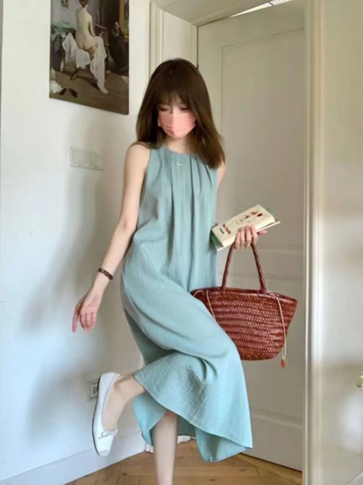 2024 New Gentle Sle Sleeveless Dress Women's Summer Wear Backless Design Sense Pleat Loose Show White Vest Long dress |