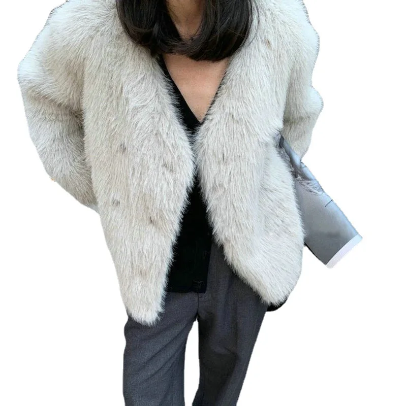 The new V-neck in winter shows a thin fluffy fur coat temperament woman