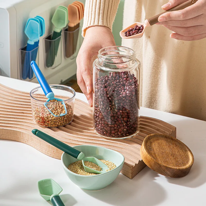 

1PC Two-in-one Sealing Clip Korean Style Measuring Spoon with Sealing Clip Plastic cartoon Snack Bag Sealing Clip Kitchen Tool