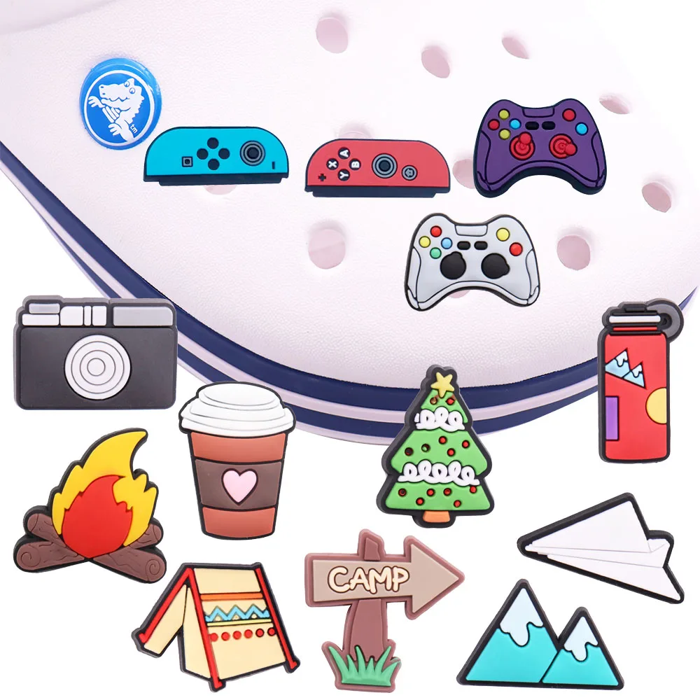 Фото 1PCS PVC Shoe Charms Kawaii Gamepad Paper Plane Snow Mountain Coffee Guide Sign Christmas Tree Fire Pile Camera Croc Jibz Buckle - купить по 1PCS PVC Shoe Charms Kawaii Gamepad Paper Plane Snow Mountain Coffee Guide Sign Christmas Tree Fire Pile Camera Croc Jibz Buckle - купить по