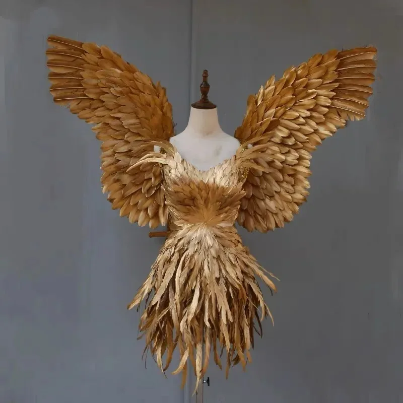 Великолепный костюм феи с золотыми перьями и крыльями для роскошного шоу на