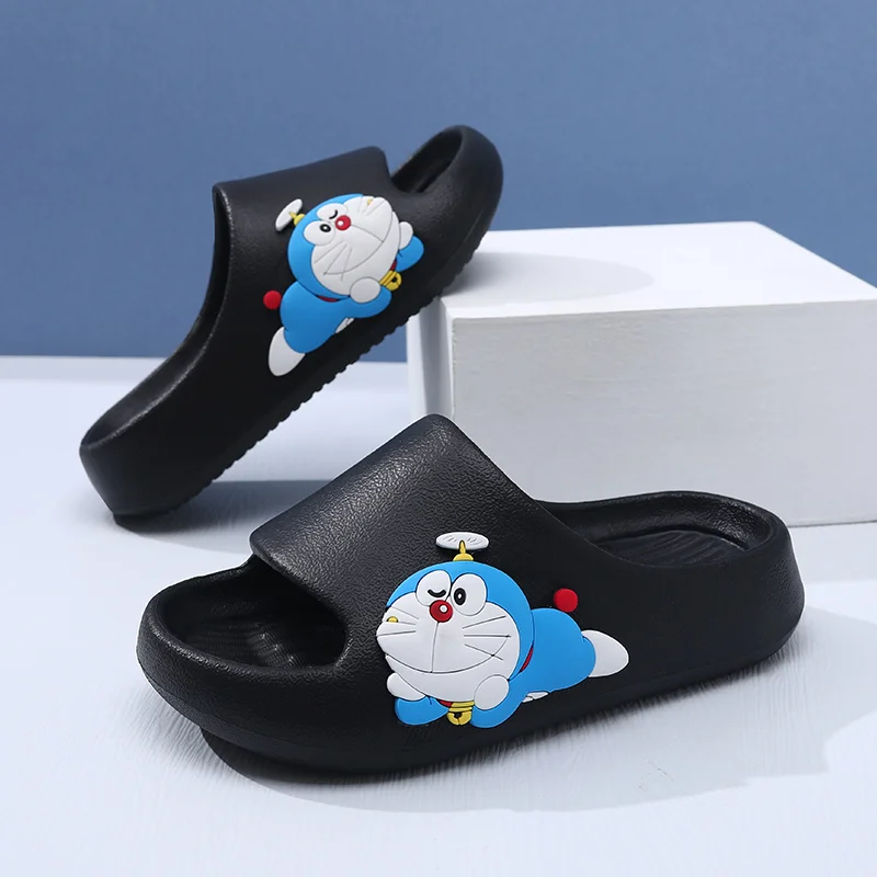 Фото Милые детские тапочки Doraemon с аниме-периферой, удобные летом сандалии с защитой от запаха, нескользящие шлепанцы для ванной комнаты и ванны №4