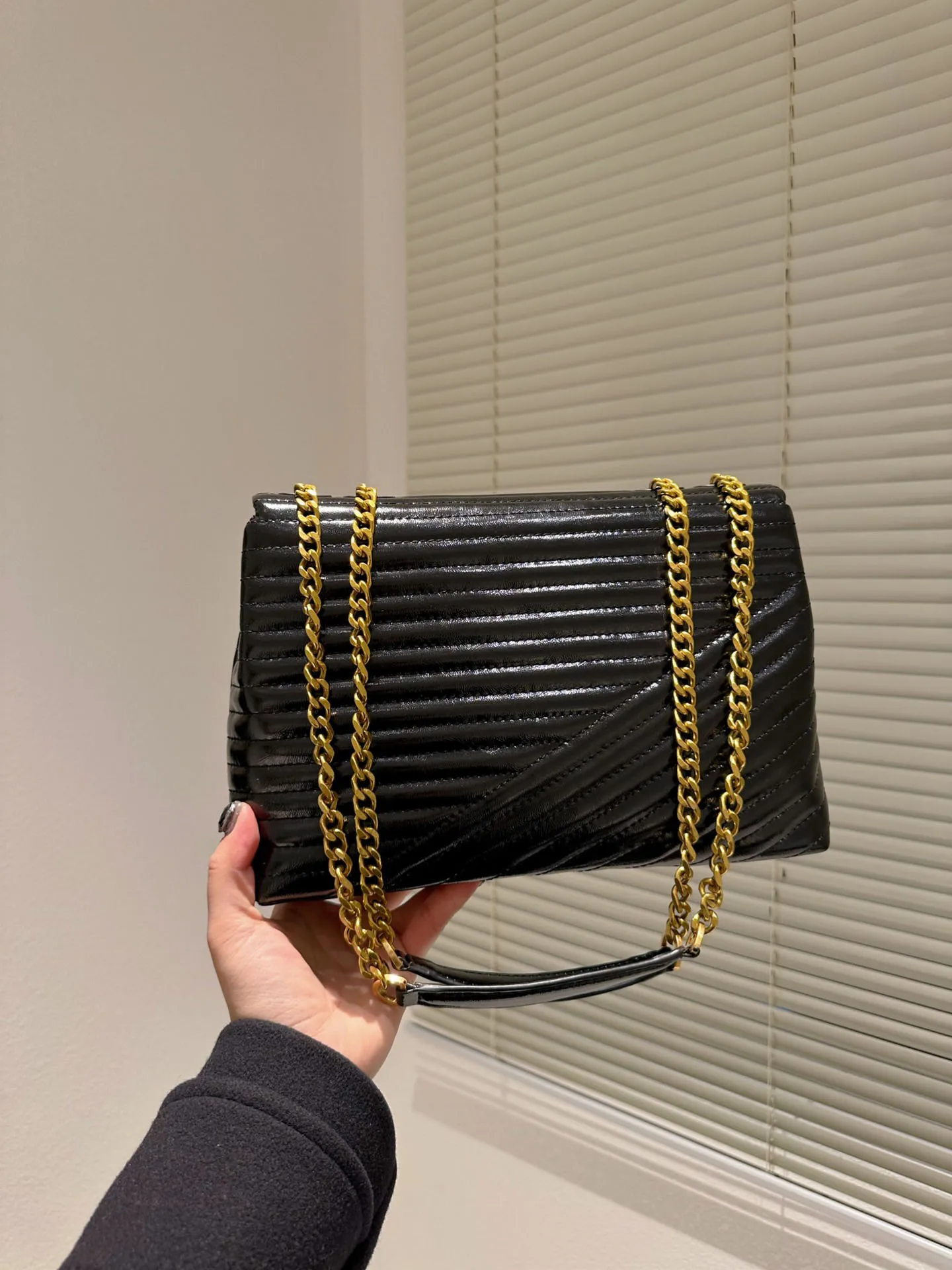 

2023 New Fashion Classic Ladies Chain Shoulder Crossbody Bag Designer Advanced Quality Leather Flip Xiaofang Bags Purchase Bag