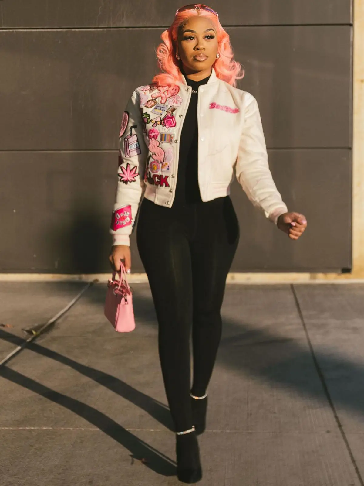 Модная бейсбольная куртка с принтом короткая эластичная кардиковая на пуговицах