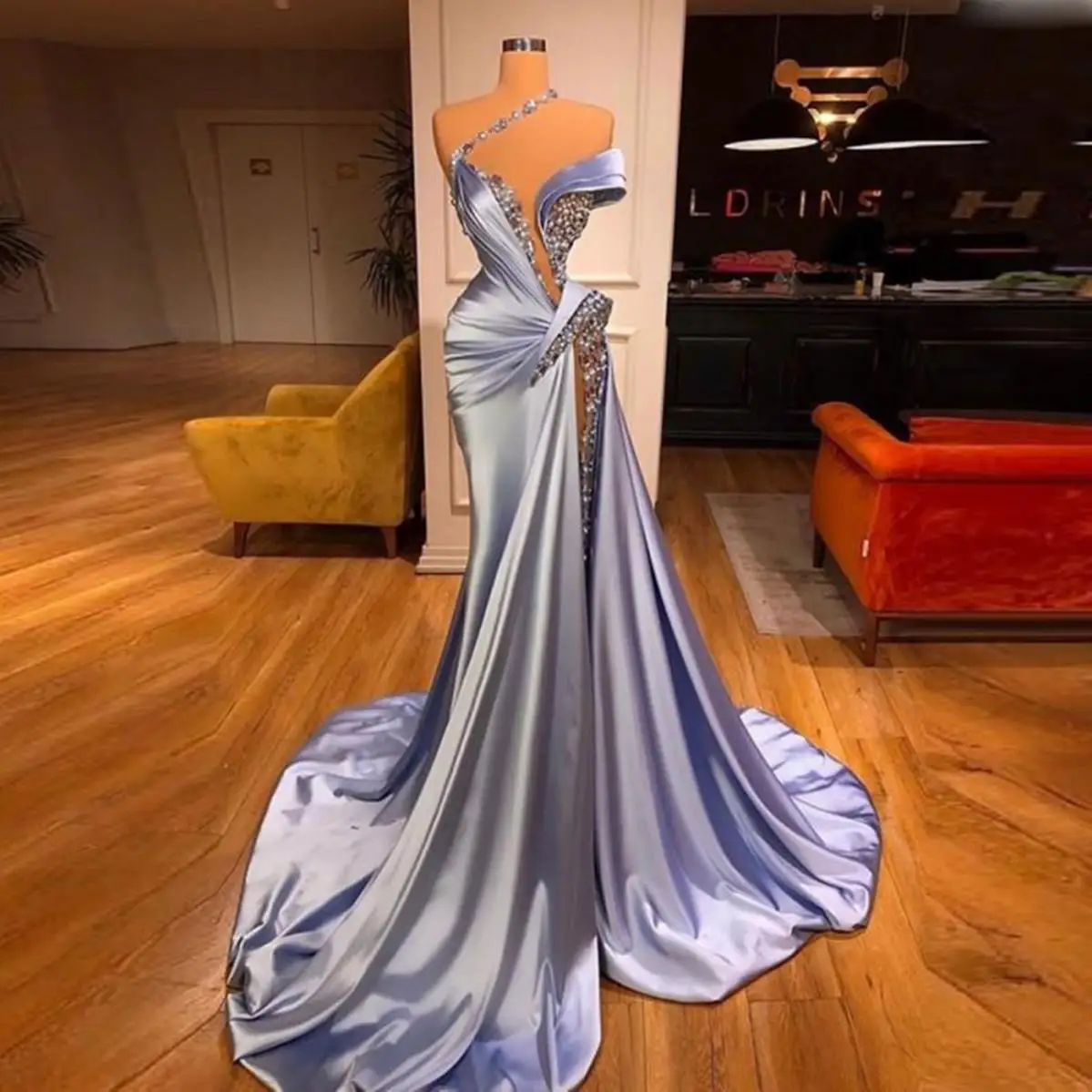 

Женское атласное платье-Русалка, элегантное плиссированное платье со шлейфом и бусинами для торжественных мероприятий и выпускного вечера