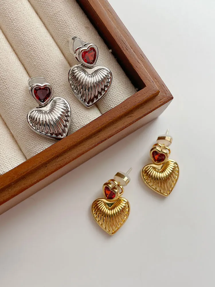 

New luxury French gold-plated hollow love stud earrings sweet peach red zircon stylish eardrops for women