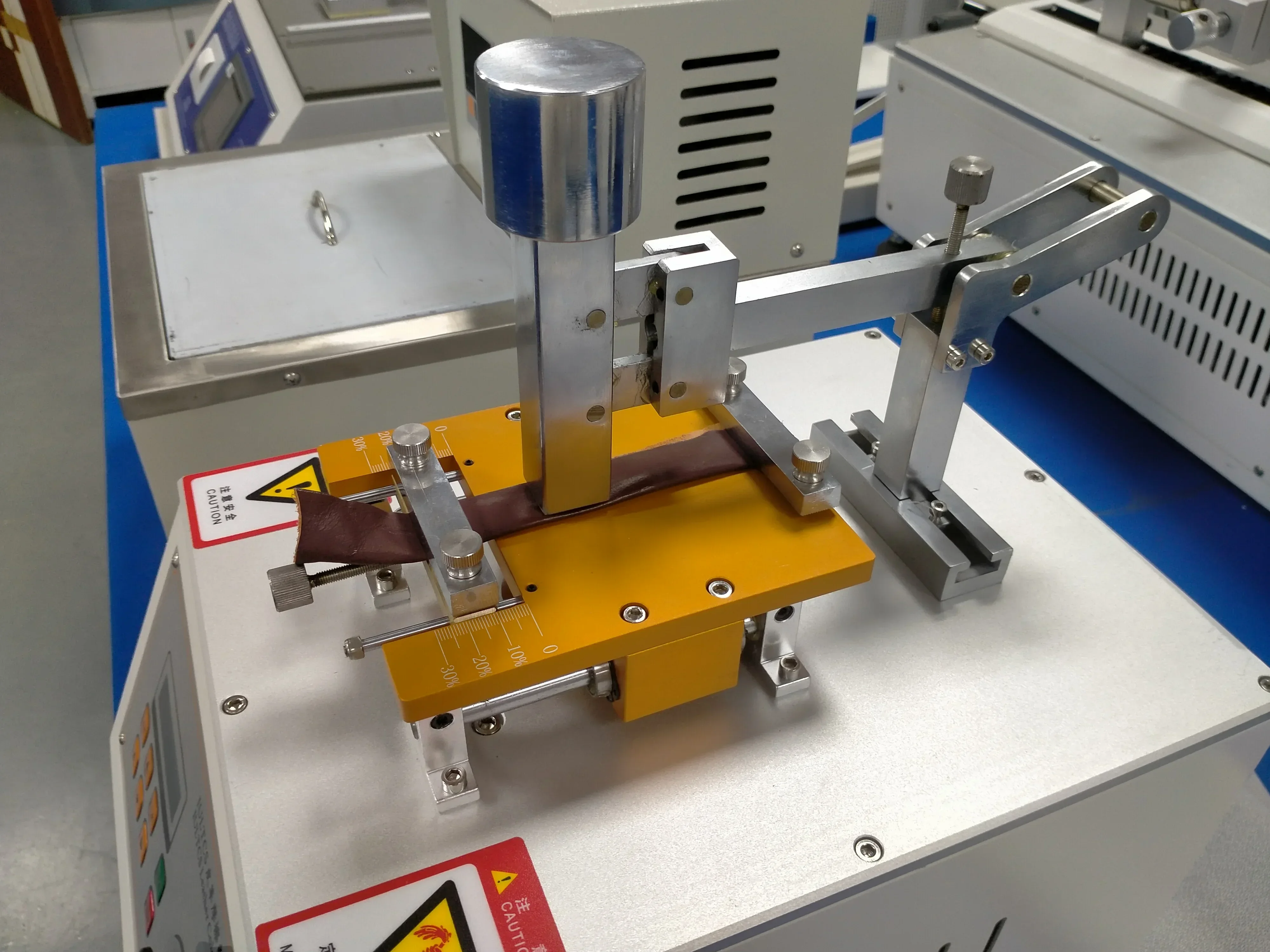 Машина для испытания на стойкость цвета кожи ISO 11640 IULTCS